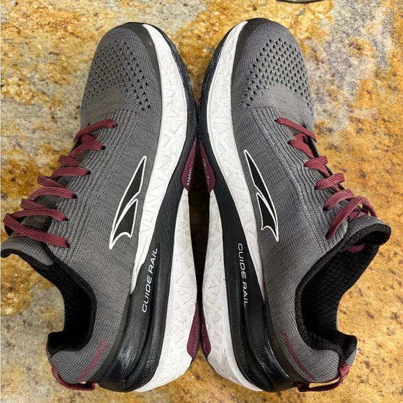 Altra Charcoal Sneakers with Burgundy Accents size 8.5 - Picture 7 of 9